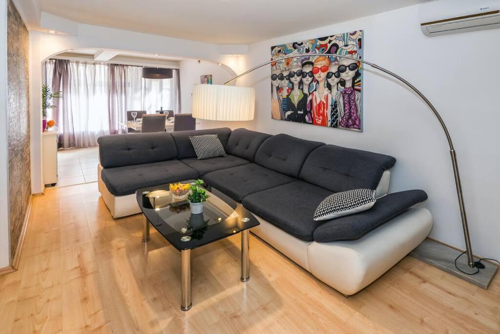 Relaxing 2Bd Apartment, Ground Floor - Walk To Old Town Split Kültér fotó