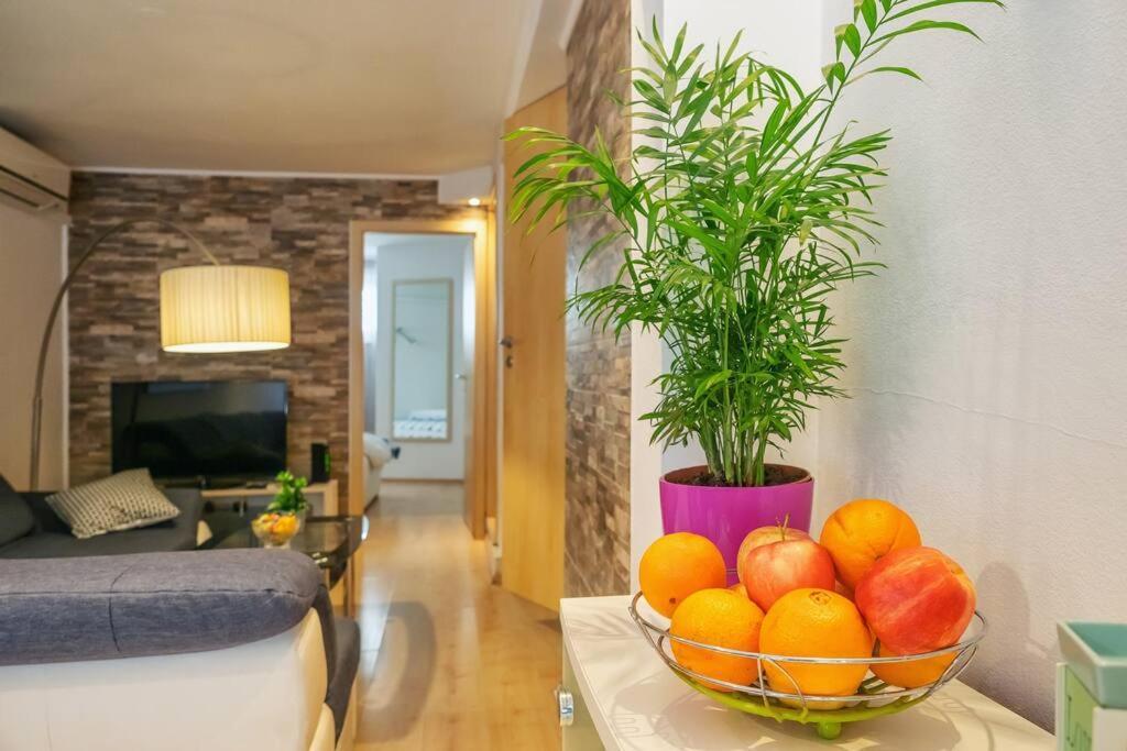 Relaxing 2Bd Apartment, Ground Floor - Walk To Old Town Split Kültér fotó
