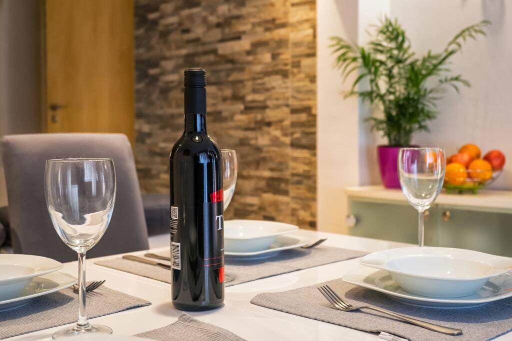 Relaxing 2Bd Apartment, Ground Floor - Walk To Old Town Split Kültér fotó