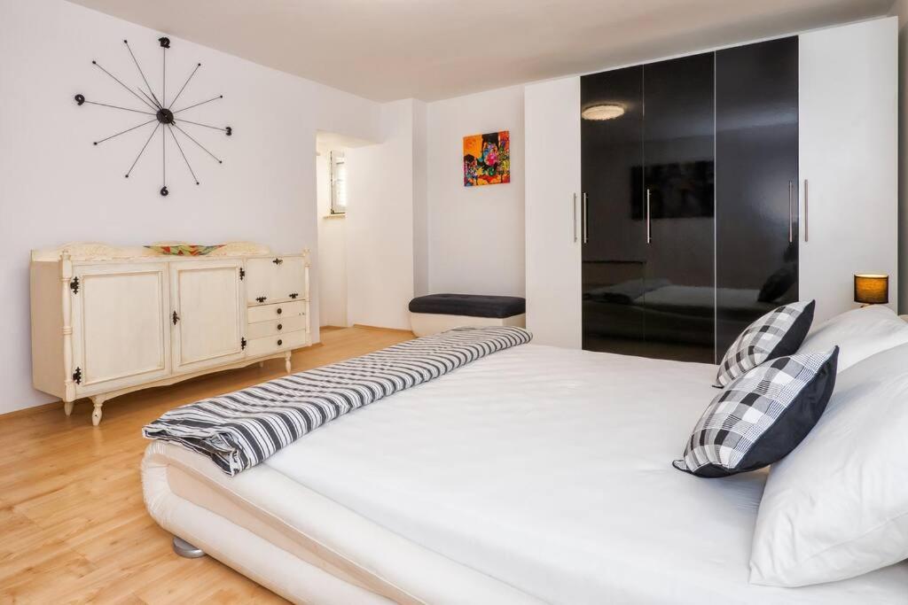 Relaxing 2Bd Apartment, Ground Floor - Walk To Old Town Split Kültér fotó