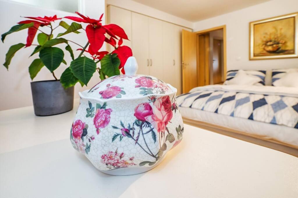 Relaxing 2Bd Apartment, Ground Floor - Walk To Old Town Split Kültér fotó