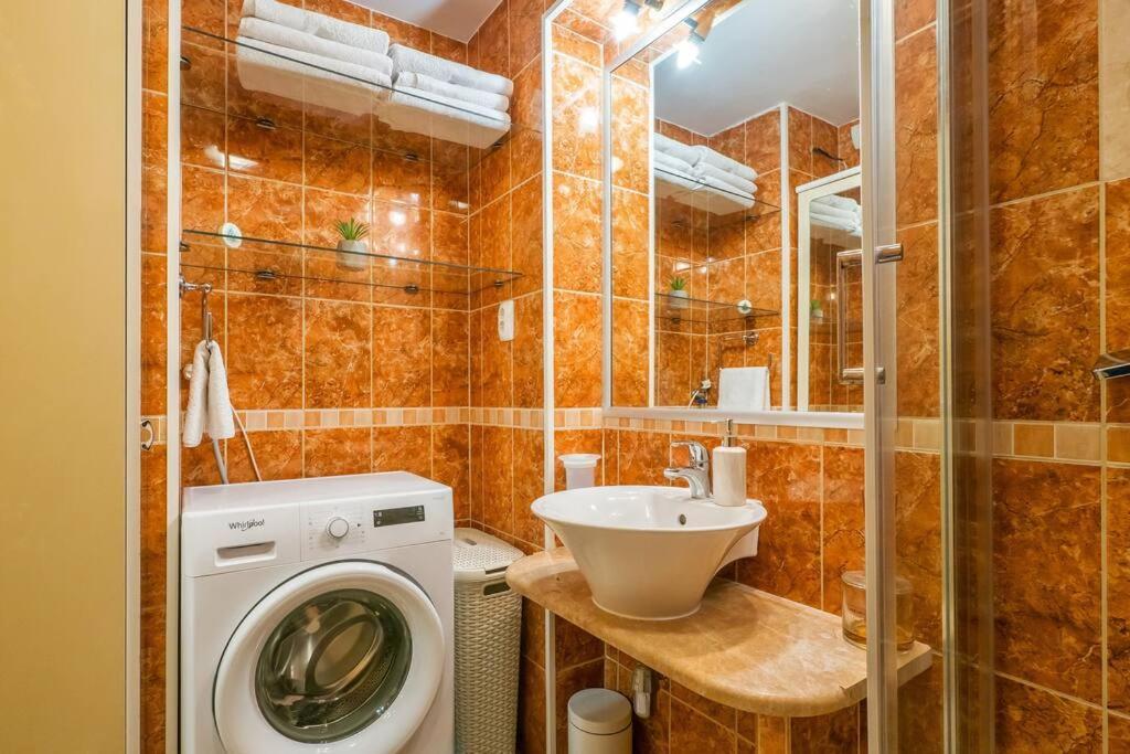 Relaxing 2Bd Apartment, Ground Floor - Walk To Old Town Split Kültér fotó