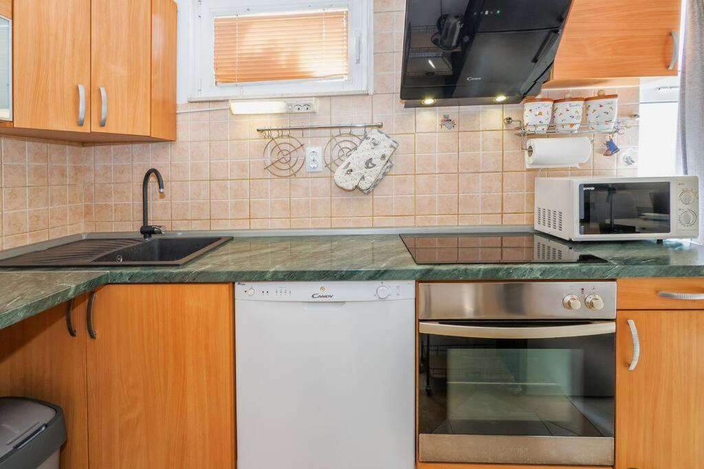 Relaxing 2Bd Apartment, Ground Floor - Walk To Old Town Split Kültér fotó