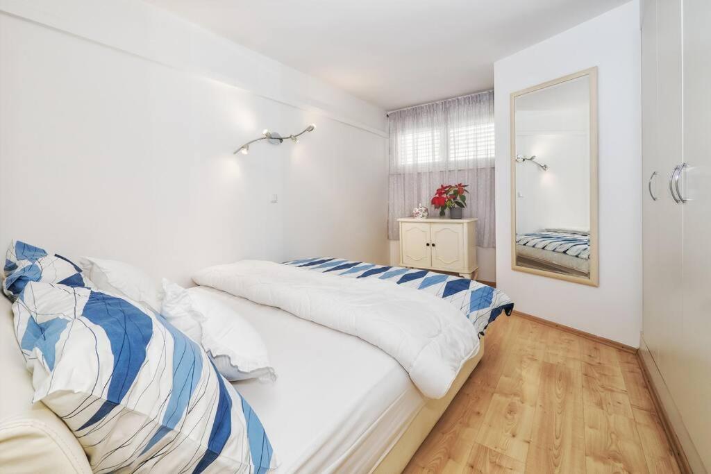Relaxing 2Bd Apartment, Ground Floor - Walk To Old Town Split Kültér fotó