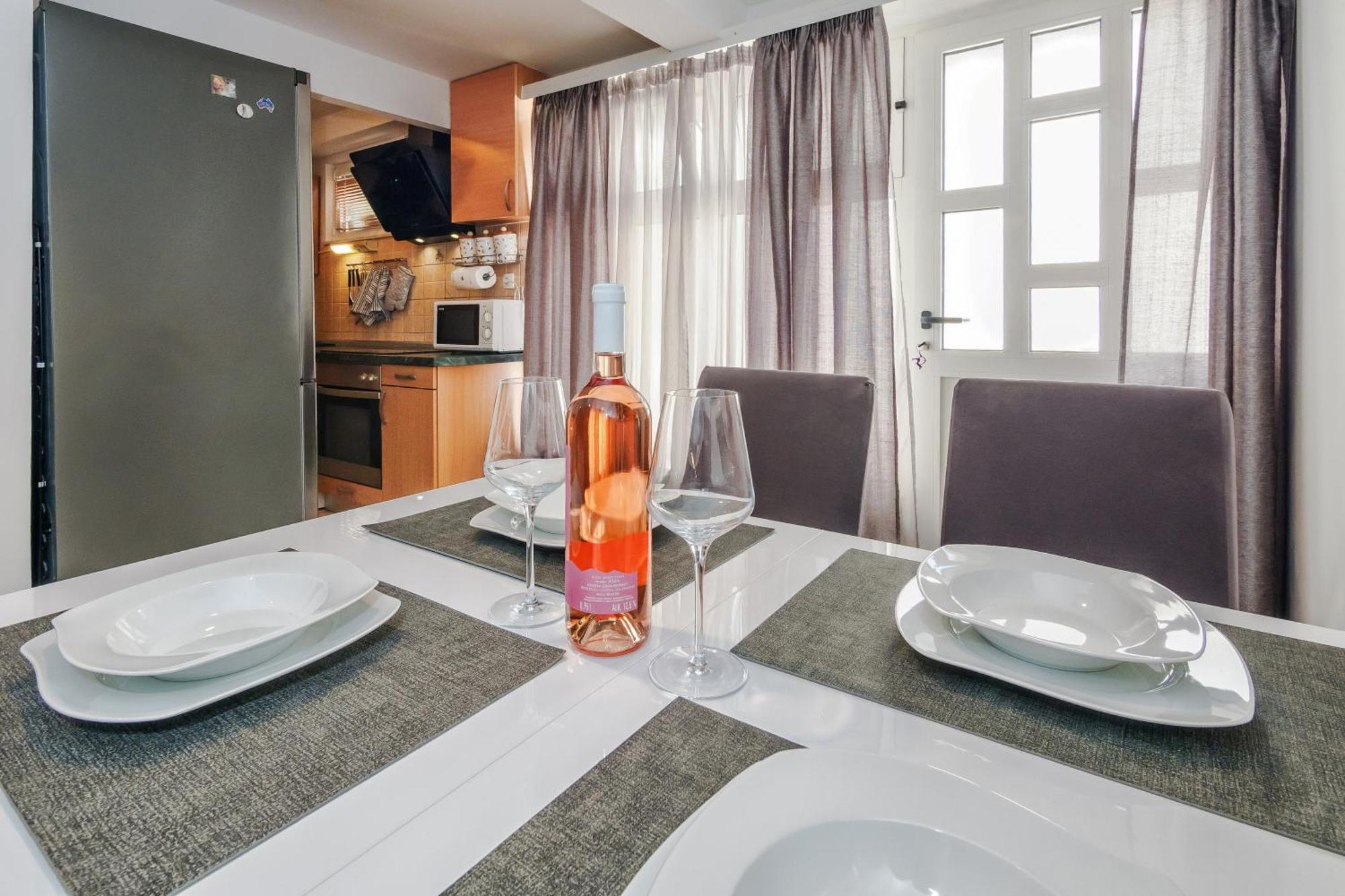 Relaxing 2Bd Apartment, Ground Floor - Walk To Old Town Split Kültér fotó