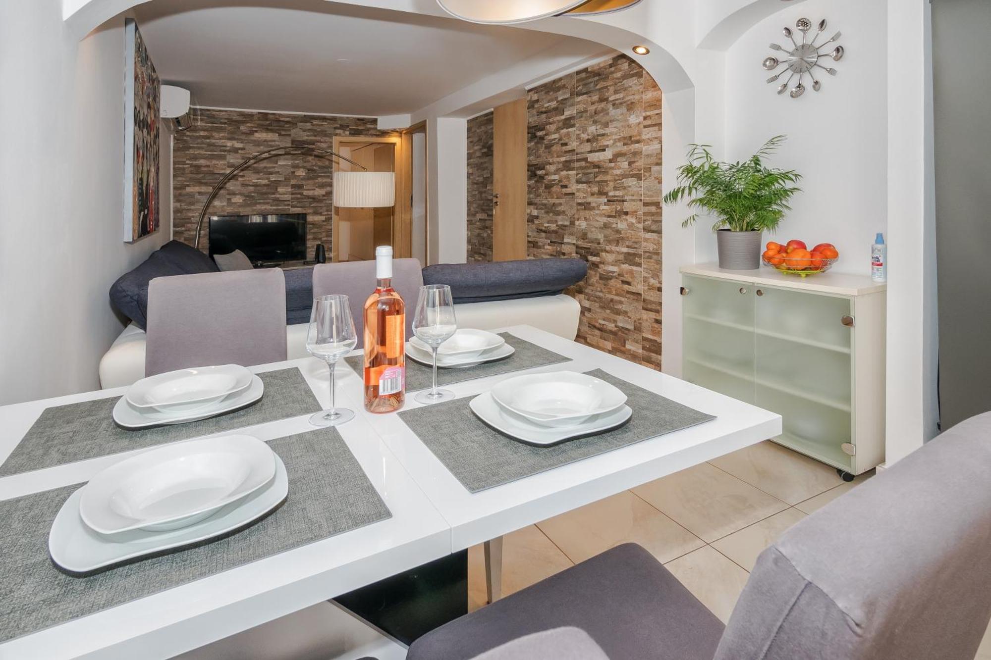 Relaxing 2Bd Apartment, Ground Floor - Walk To Old Town Split Kültér fotó