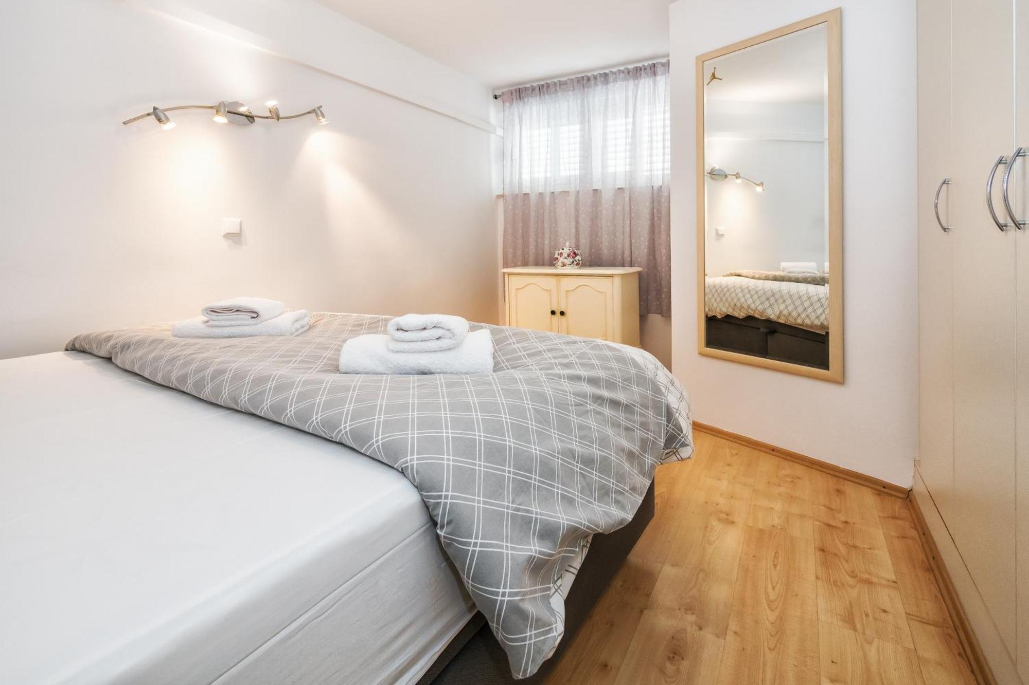 Relaxing 2Bd Apartment, Ground Floor - Walk To Old Town Split Kültér fotó