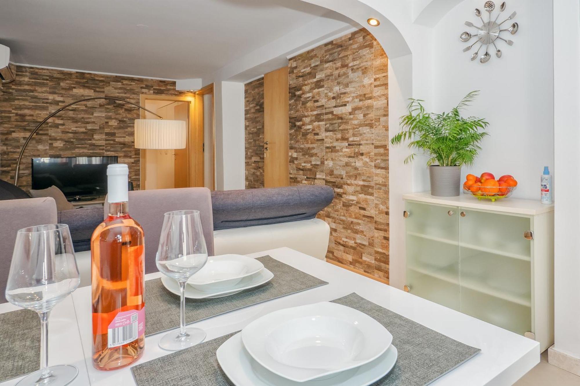 Relaxing 2Bd Apartment, Ground Floor - Walk To Old Town Split Kültér fotó